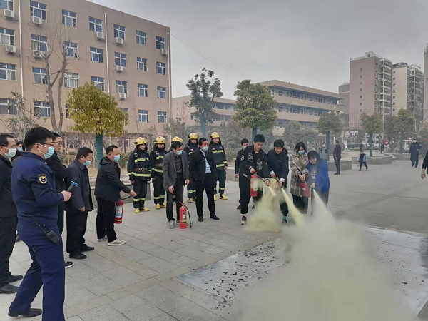 陈富磊到虞城中学观摩消防安全疏散演练