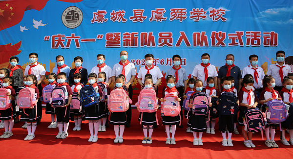 县委书记白超开展“六一”儿童节走访慰问活动