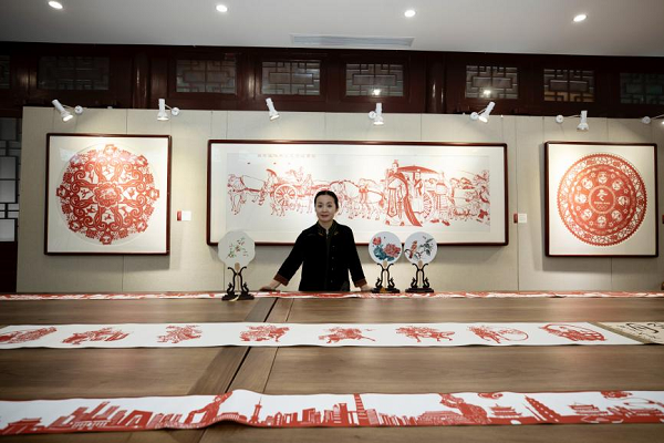 “同心绘盛世，妙手剪华章-贾艳梅剪绘艺术作品展”在京开幕